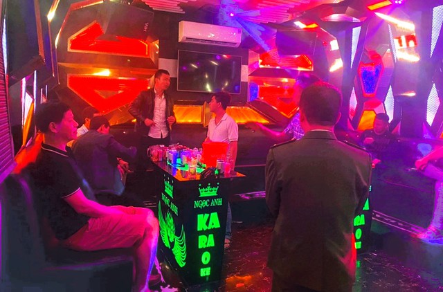 Hải Phòng: Phát hiện 2 cơ sở kinh doanh karaoke vi phạm - Ảnh 2.