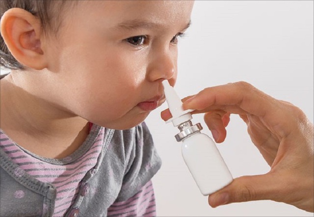 Bé 6 tuổi phải nhập viện vì dùng thuốc nhỏ mũi dành cho người lớn, chuyên gia chỉ rõ cha mẹ phải cẩn trọng khi dùng thuốc nhỏ mũi cho con - Ảnh 2.