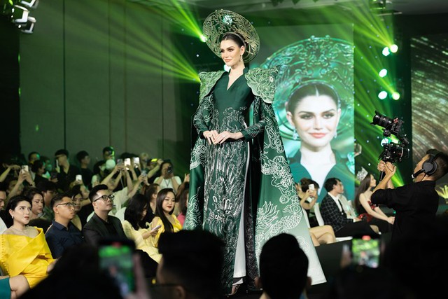 Miss Grand Vietnam 2023: Hà Kiều Anh áp lực với vai trò mới, thay đổi màn hô tên gây cười - Ảnh 4.