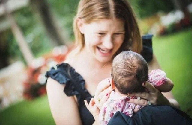 Bill Gates và vợ cũ cùng đăng ảnh chụp cùng cháu gái mới sinh - Ảnh 3.