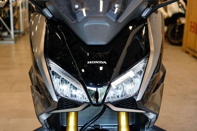 Hot: Cận cảnh siêu phẩm mới của Honda ra mắt, SH 2022 &quot;chạy theo không kịp&quot; - Ảnh 4.