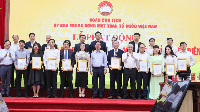 T&T Group ủng hộ 5 tỷ đồng hỗ trợ làm nhà cho người nghèo tỉnh Điện Biên - Ảnh 1.