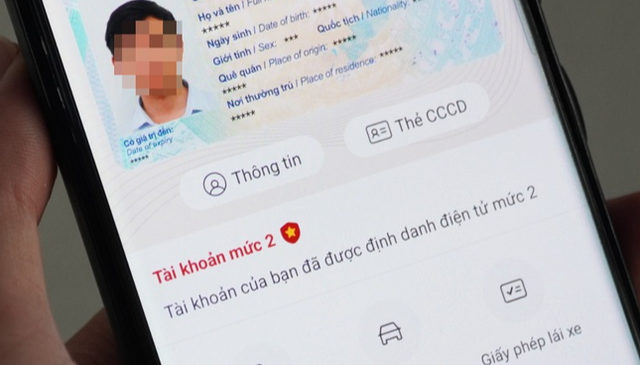 Tin sáng 3/5: Dùng app VNeID thay thế CCCD khi đi máy bay; Giám đốc sở VHTT&DL Quảng Nam nói gì khi rắn bò vào phòng khách thuê 60 triệu đồng/đêm; Nắng nóng gay gắt nhiều nơi - Ảnh 1.