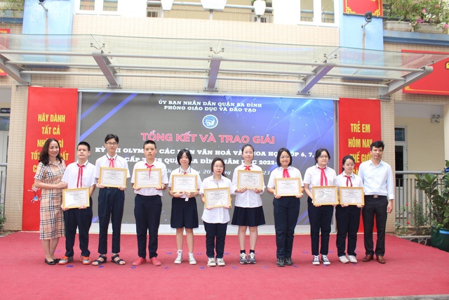 Quận Ba Đình: Trao 82 giải Nhất cho học sinh sau cuộc thi Olympic cấp quận  - Ảnh 4.