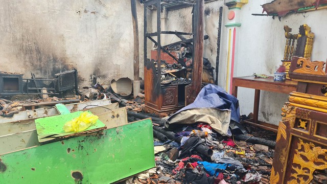 Nhiều đồ đạc trong ngôi nhà tự bốc cháy “bất thường” ở Thanh Hóa - Ảnh 3.