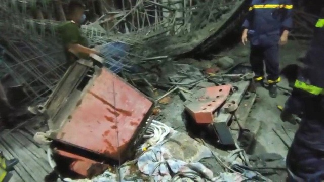 Video: Tìm kiếm, đưa nạn nhân bị sập giàn giáo ra khỏi bê tông, sắt thép nặng hàng chục tấn - Ảnh 5.
