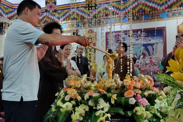Lễ phẩm được coi là quý nhất mùa Phật đản nhưng ít người biết - Ảnh 2.