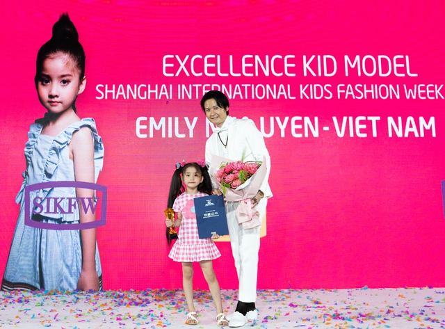 Emily Nhã Uyên giành 'Người mẫu nhí xuất sắc nhất' tại Thượng Hải - Ảnh 4.