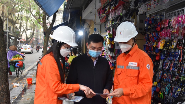 Lịch cắt điện Hà Nội ngày mai 12/8: Cuối tuần mưa gió nhiều quận, huyện của Thủ đô kế hoạch mất điện 8-10 tiếng - Ảnh 1.