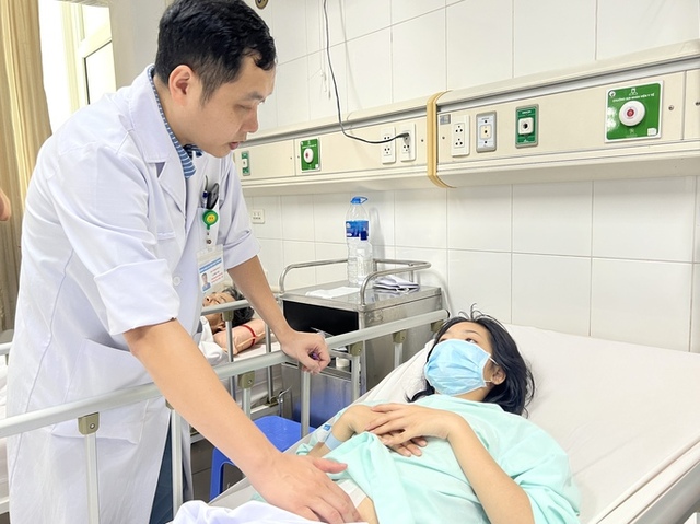 Thiếu nữ 17 tuổi bị thủng ruột vì lý do nhiều người Việt mắc phải sau ăn - Ảnh 2.