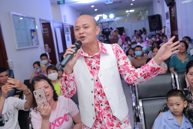 Nghệ sĩ Trà My, Xuân Nghĩa trao yêu thương cho bệnh nhi nhân ngày 1/6   - Ảnh 8.