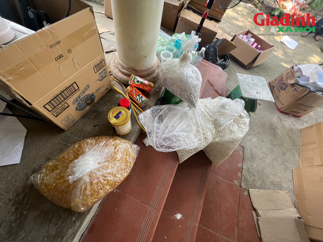 Hà Nội: Kinh hoàng hàng vạn sản phẩm thực phẩm bảo vệ sức khỏe giả 'ra lò' bằng công nghệ xô chậu, túi tải, trong căn nhà cấp 4 ẩm thấp ở ngoại thành - Ảnh 2.