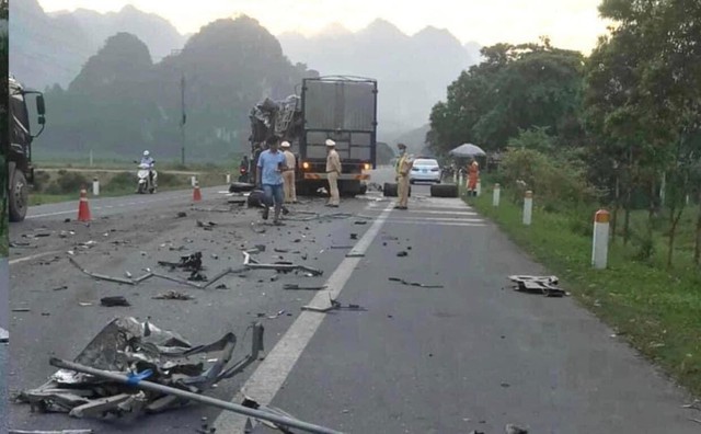 Lạng Sơn: Xe tải va chạm với xe đầu kéo, 1 người tử vong - Ảnh 1.
