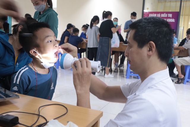 Tổ chức phẫu thuật miễn phí cho trẻ mắc dị tật khe hở môi, vòm miệng  - Ảnh 2.