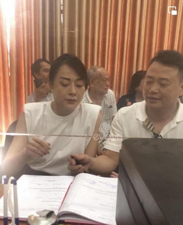 Động thái của vợ cũ Shark Bình sau khi chồng cũ đăng ký kết hôn với Phương Oanh - Ảnh 2.