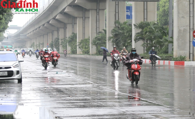 Dự báo thời tiết ngày mai 23/6: Hà Nội và nhiều nơi giảm được bao nhiêu độ khi mưa dông xảy ra trên diện rộng? - Ảnh 2.