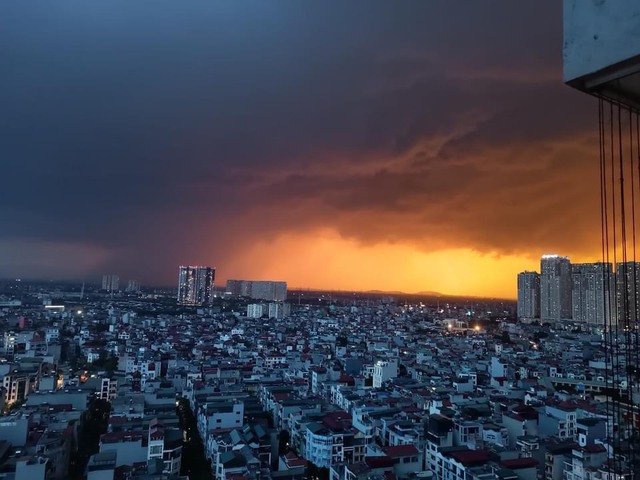 Thời tiết Hà Nội 3 ngày tới: Người dân Thủ đô có còn phải đón những cơn mưa lớn, dông lốc về chiều tối? - Ảnh 1.