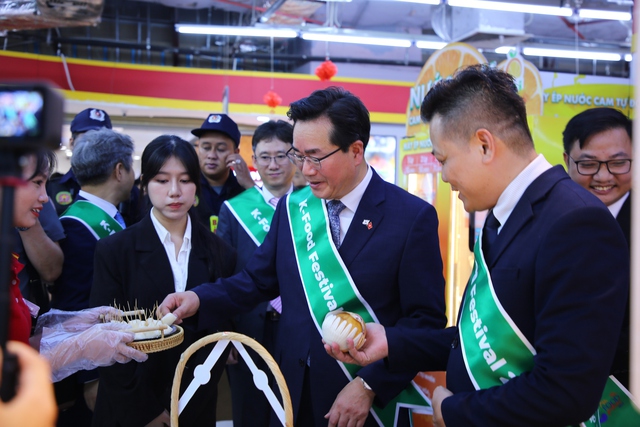 WinMart khởi động tuần lễ quảng b&aacute; thực phẩm H&agrave;n Quốc to&agrave;n H&agrave; Nội - Ảnh 2.