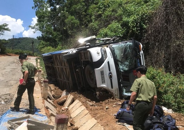 Hé lộ nguyên nhân xe khách chở CLB trẻ Quảng Nam bị lật khiến 4 người thương vong - Ảnh 1.