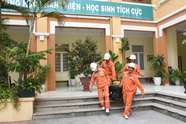 Hà Nội huy động lượng nhân lực 'khủng' đảm bảo điện cho hàng trăm điểm thi tốt nghiệp THPT 2023 - Ảnh 3.