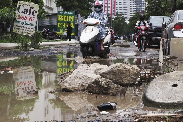 Dự án 'con đường đau khổ' ở Hà Nội khiến nhiều người, phương tiện 'gặp nạn' chính thức 'khơi thông' điểm nghẽn về vốn - Ảnh 4.