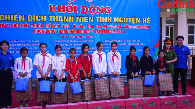 Ngày hội &quot;Thầy thuốc trẻ làm theo lời Bác, tình nguyện vì sức khỏe cộng đồng tại Lạng Sơn năm 2023 - Ảnh 9.