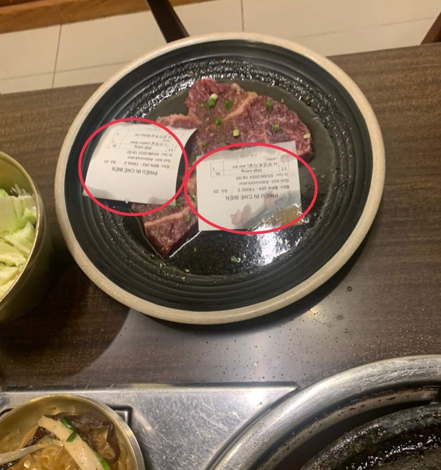 Nhà hàng Seoul Gobchang Mỹ Đình mang thịt ‘trộn' với hoá đơn cho khách ăn - Ảnh 2.