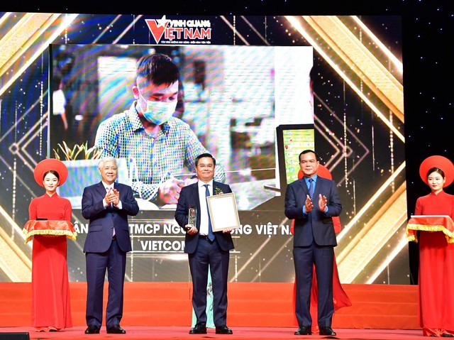 Vietcombank là một trong 5 tập thể được vinh danh tại Chương trình Vinh quang Việt Nam lần thứ 18, năm 2023 - Ảnh 1.