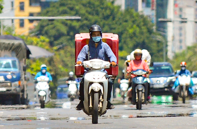 Đợt nắng nóng dài nhất trong năm đang diễn ra còn kéo dài bao lâu? - Ảnh 1.