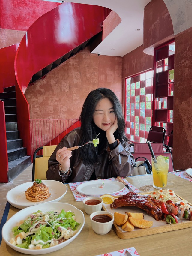 Địa điểm hẹn hò lý tưởng ở Hà Nội với món sườn nướng tảng độc đáo, mang đậm vị Âu - Ảnh 3.