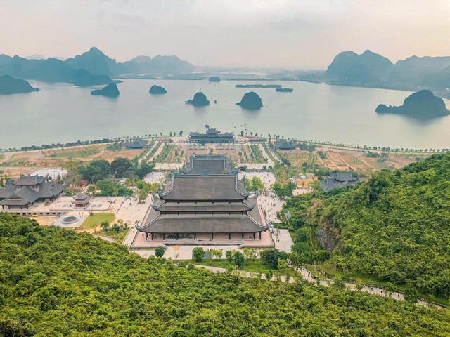 Ghé thăm vẻ đẹp cổ kính tại ngôi chùa lớn nhất thế giới ở Việt Nam - Ảnh 7.
