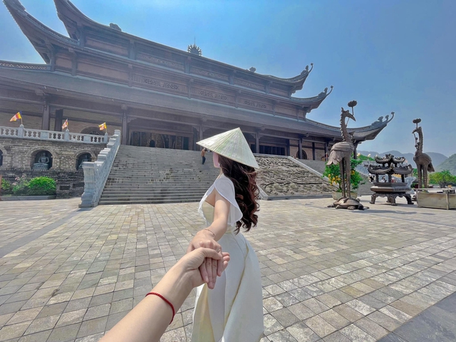 Ghé thăm vẻ đẹp cổ kính tại ngôi chùa lớn nhất thế giới ở Việt Nam - Ảnh 9.