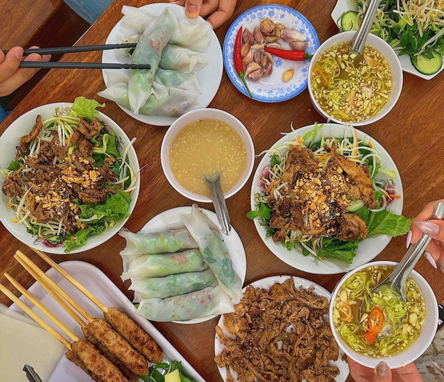 Khám phá ngay ẩm thực xứ Huế với những món ăn thơm ngon, tròn vị và địa chỉ tham khảo(P1) - Ảnh 5.