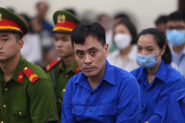 Đối chất “nảy lửa” xoay quanh cáo buộc cựu Cục phó Quản lý thị trường Trần Hùng nhận hối lộ 300 triệu đồng - Ảnh 3.