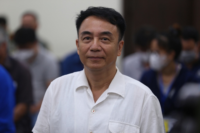 Cựu cục phó Quản lý Thị trường Trần Hùng bị VKS đề nghị 9-10 năm tù tội “Nhận hối lộ” - Ảnh 2.