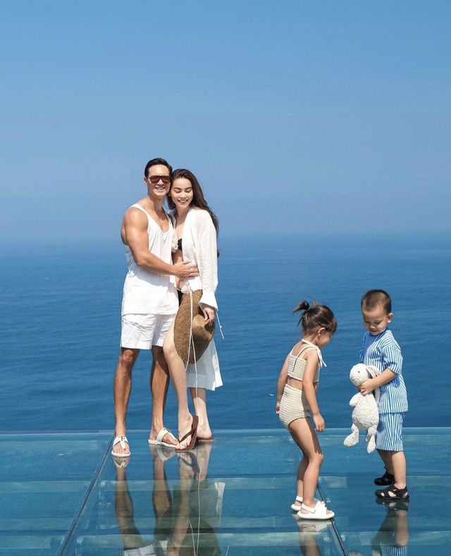 VIDEO: Những khoảnh khắc đẹp của Kim Lý - Hồ Ngọc Hà khi đi nghỉ dưỡng cùng hai con

 - Ảnh 2.