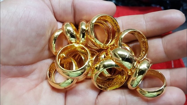 Giá vàng hôm nay 30/7: Vàng nhẫn tròn trơn rẻ hơn SJC 10 triệu đồng/lượng - Ảnh 2.