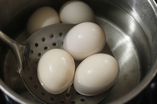 Bí mật về trứng gà luộc không phải ai cũng biết, ăn vào thời điểm này không chỉ giúp giảm cân mà còn tốt ngang thuốc bổ - Ảnh 2.