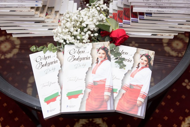 Khám phá 'xứ sở hoa hồng' cùng Tina Yuan qua cuốn 'Có hẹn với Bulgaria' - Ảnh 1.