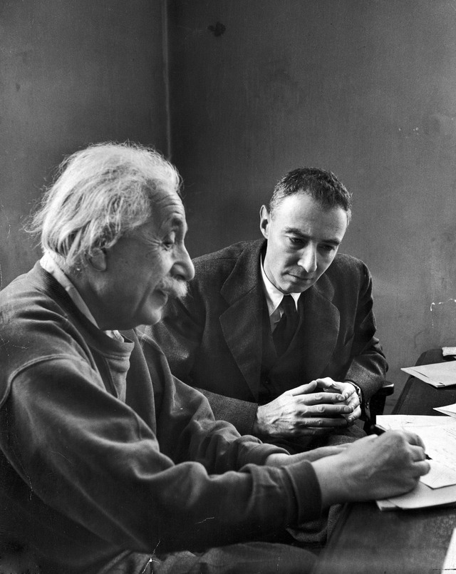 Oppenheimer: 'Quả bom' từ thế chiến 2 đến Hollywood - Ảnh 5. Oppenheimer: 'Quả bom' từ thế chiến 2 đến Hollywood - Ảnh 5.