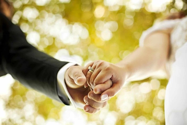 Ngày cưới, chồng dắt người yêu cũ đến và tuyên bố  &quot;Tôi chỉ yêu duy nhất cô gái mà tôi đang nắm tay&quot; - Ảnh 3.