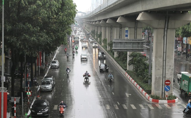Dự báo thời tiết ngày mai 24/8: Hà Nội có là tâm điểm của đợt mưa lớn ở Bắc Bộ? - Ảnh 1.