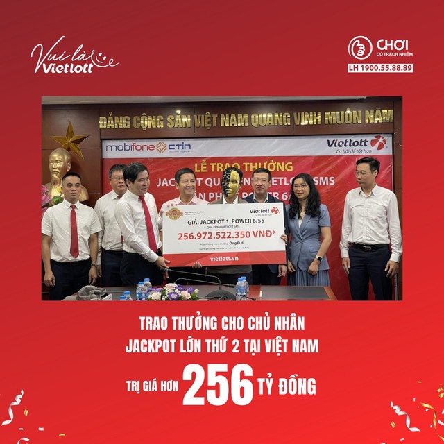 Đoạn video làm lộ diện người trúng 257 tỷ Vietlott và một nghệ sỹ nổi tiếng khi trao giải lớn thứ nhì lịch sử xổ số Việt Nam - Ảnh 3.