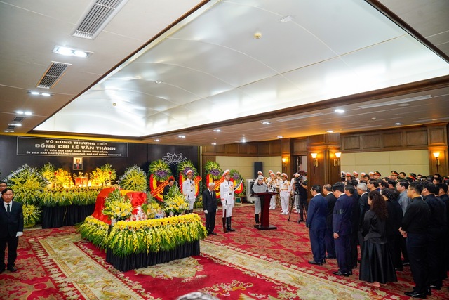 Xúc động hình ảnh tiễn biệt Phó Thủ tướng Lê Văn Thành về đất mẹ - Ảnh 1.