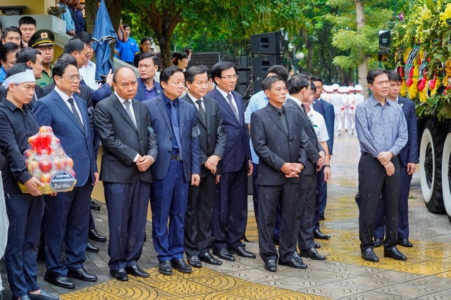 Xúc động hình ảnh tiễn biệt Phó Thủ tướng Lê Văn Thành về đất mẹ - Ảnh 7.