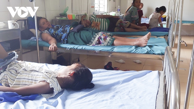Tin mới nhất về sức khỏe các bệnh nhân nghi ngộ độc do uống nước nhiễm thuốc diệt cỏ ở Điện Biên - Ảnh 1.