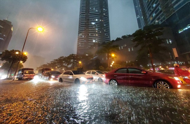 Thời tiết Hà Nội 3 ngày tới: Thủ đô có còn hứng chịu những cơn mưa như trút nước về chiều tối? - Ảnh 1.