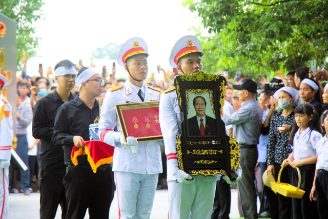 Xúc động hình ảnh tiễn biệt Phó Thủ tướng Lê Văn Thành về đất mẹ - Ảnh 14.