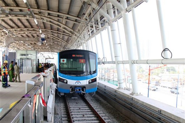 Video: Đoàn tàu metro Bến Thành - Suối Tiên chạy thử nghiệm toàn tuyến  - Ảnh 3.