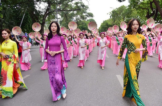Hơn 100 người sẽ diễu hành áo dài trên các tuyến phố lớn tại Hà Nội vào sáng 1/9 - Ảnh 2.